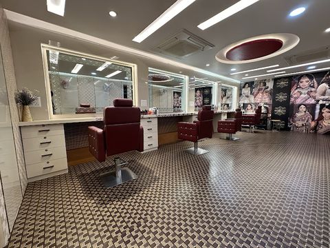 Glorious Salon by Seema Gupta, beauty salon in Varanasi, India